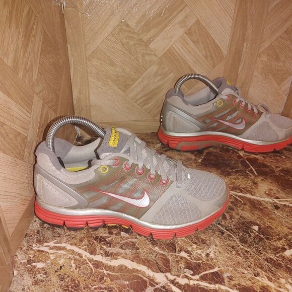 Nike women's Lunarglide livestrong gray running shoes size 6.5. A74 - Picture 2 of 11
